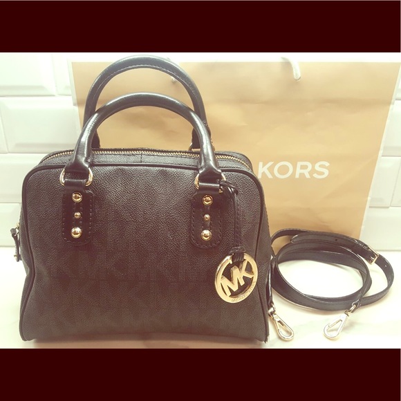 Michael Kors Handbags - Michael Kors Black Leather Satchel/Crossbody Bag